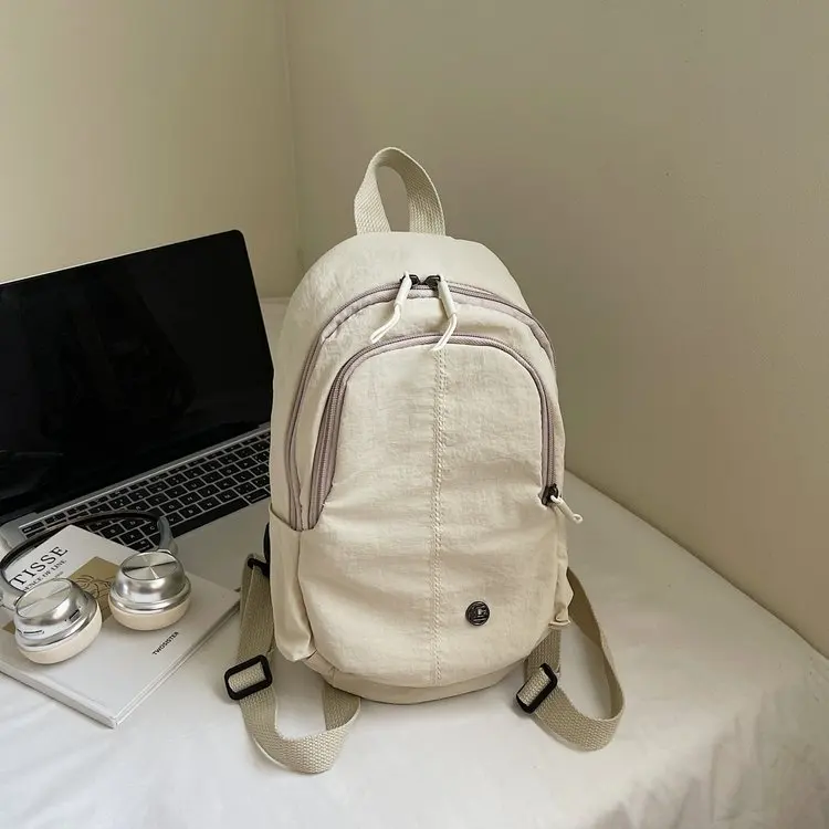 Mochila Transversal Pequena e Leve para Viagens ao Ar Livre, Material de Nylon, Estilo Casual, Fechamento com Zíper, Corpo io