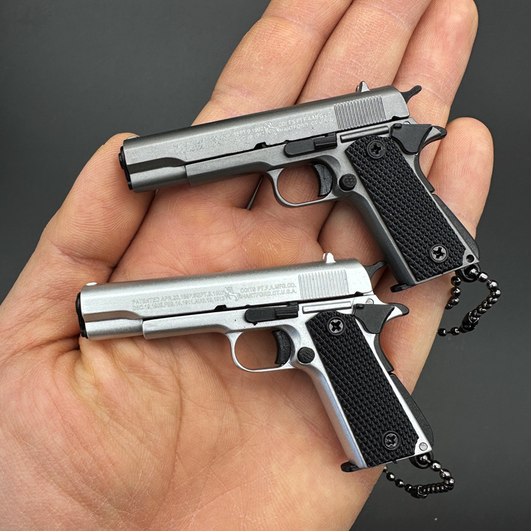 1:3 Scale Alloy Colt 1911 Pistol Mini Gun Metal Keychain Colt 1911 Pistol Keychain Fidget Toy PUBG Gun Gift Pubg Decoration Toys