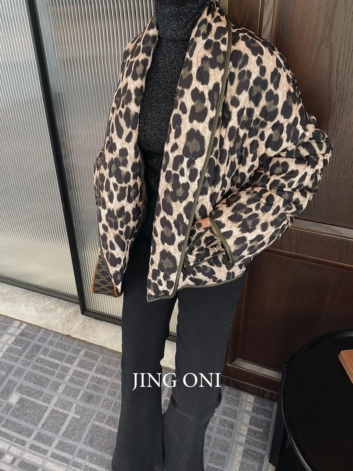เสื้อแจ็กเก็ตสั้นเสือดาวหรูหราสำหรับผู้หญิงเสื้อผ้า Y2K สไตล์ MODE Korea สไตล์วินเทจเสื้อนอกเสื้อโค้ทที่สง่างามสำหรับฤดูหนาว