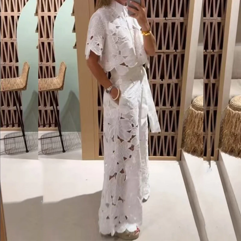Conjunto de encaje calado para mujer, traje de temperamento Retro bordado, blusa de manga corta con botones elegantes, Tops y pantalones con lazo, 2 uds., 2024