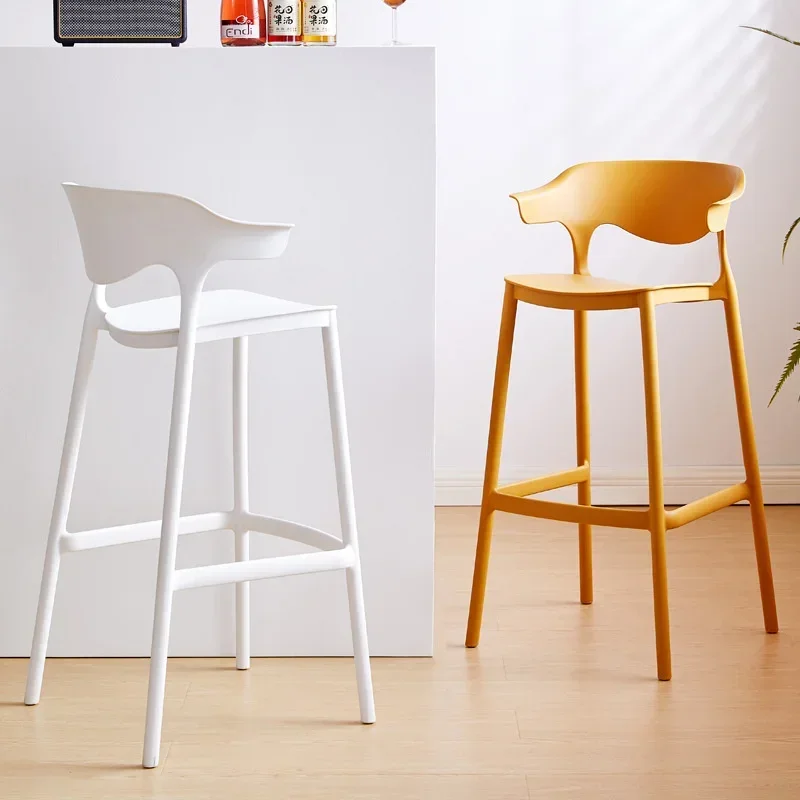 Moderne nordische Esszimmerstühle aus Kunststoff, kreative Barhocker, Registrierkassenstuhl, stilvolle Sitzgelegenheiten, Zuhause, Designer