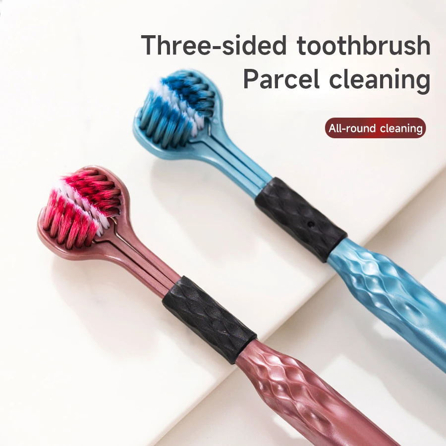 Spazzolino da denti a 3 facce per la pulizia completa |   Design ad angolo ideale |   Spazzola per rivestimento con linguetta rialzata |   Confezione da 2 |   Setole morbide per Ge