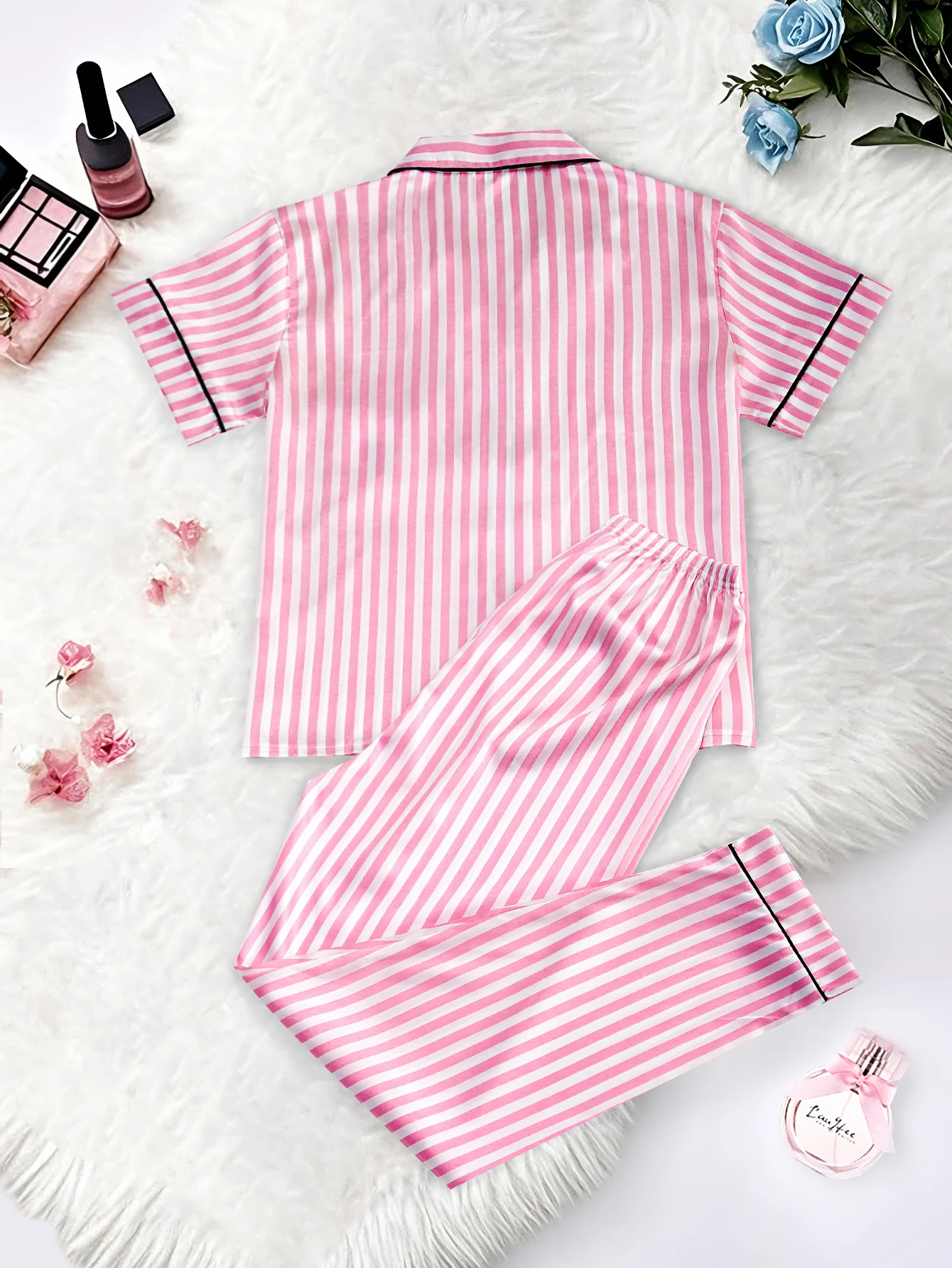 Conjunto de pijama clássico listrado com estampa de bolso e letras de manga curta e calças compridas, roupa de dormir de cetim com gola de lapela e detalhes de botão