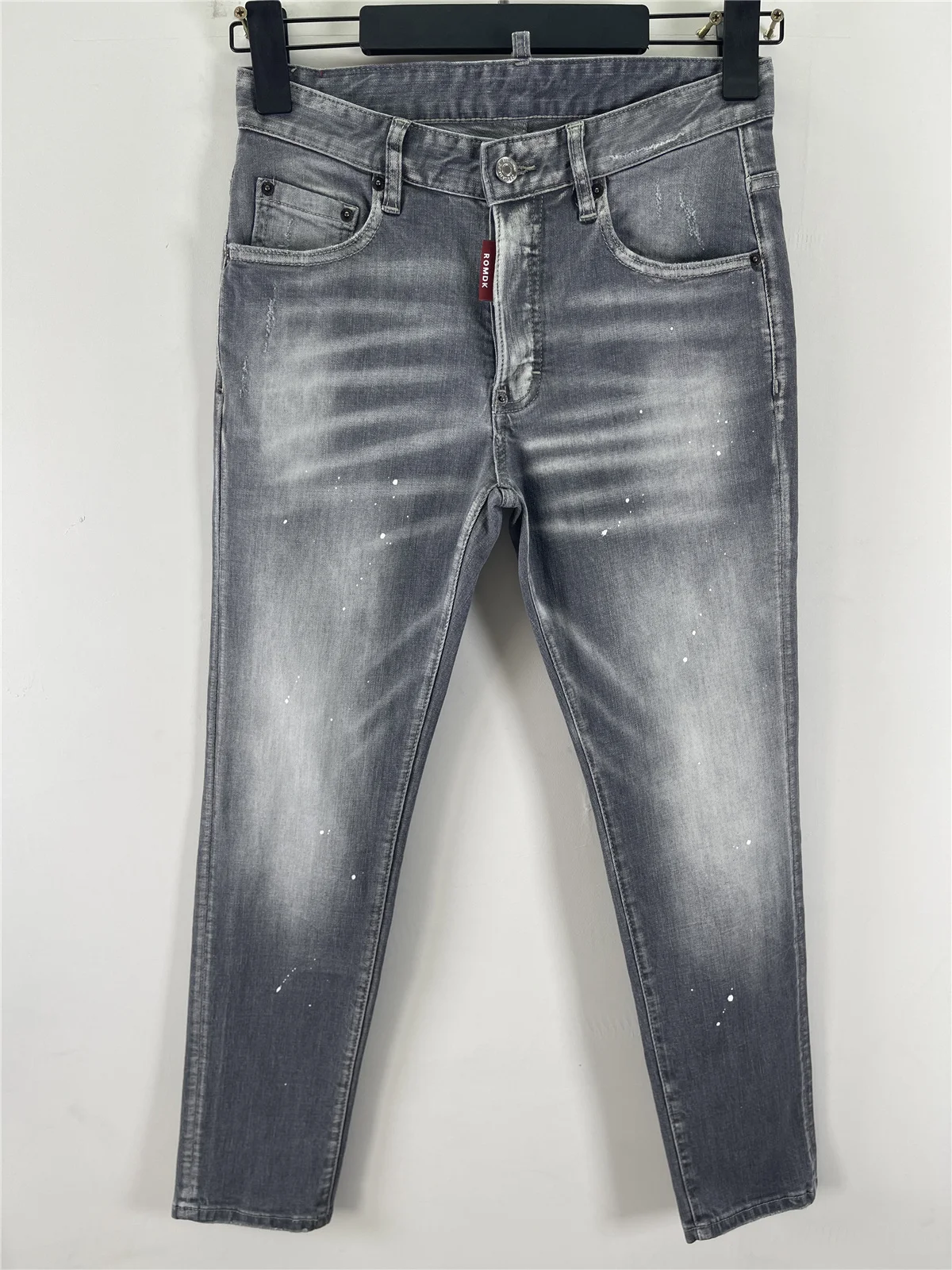 Neue D2-Jeans für Herren im Frühjahr/Sommer 2025, gewaschen, abgenutzt, gepatcht, schlankmachend, trendige Herren, vielseitig, kleine Füße, grau