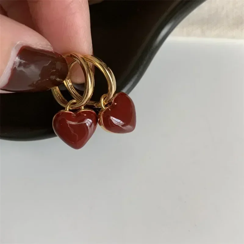 Pendientes colgantes de corazón de amor rojo vino de diseño Simple para mujer, círculo de Color dorado, pendiente de gota de melocotón Vintage, joyería de moda