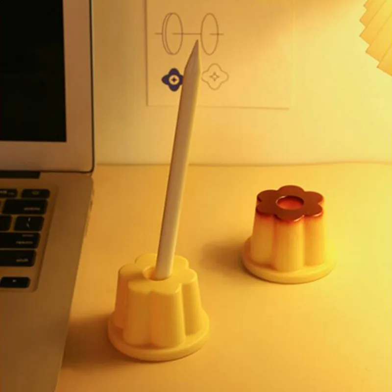 1PC Creative Pudding Pen Holder Cute Pudding Pen Holder Birthday Gift Creative Desktop Girl Heart Small Ornament
