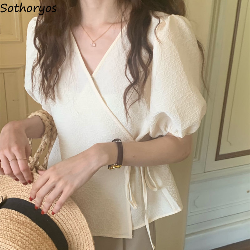 Блузка женская с V-образным вырезом, дизайнерская простая универсальная винтажная элегантная повседневная модная рубашка с пышными рукавами, на завязках, в Корейском стиле, на лето