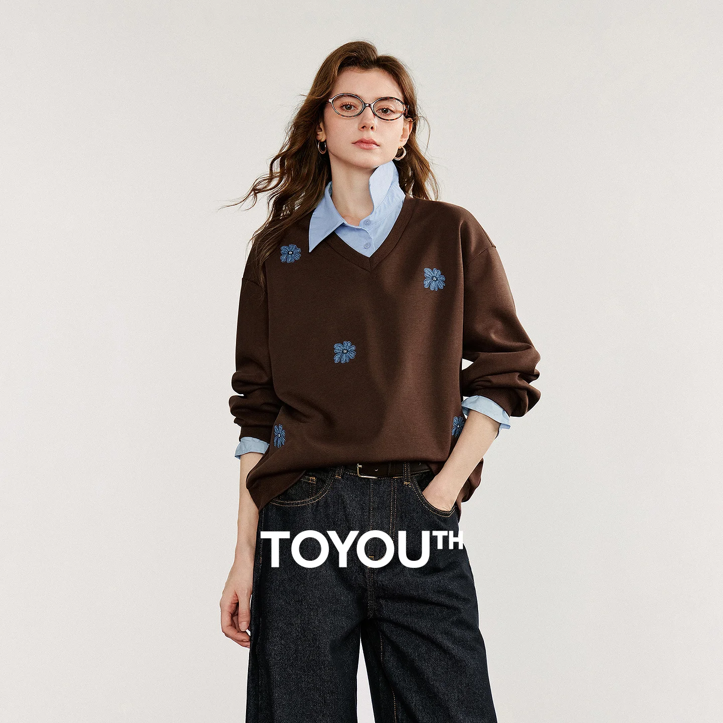 Damska bluza TOYOUTH 2025 Jesień Nowa Denimowa Haftowana Kwiatami Imitacja Dwuczęściowej Łączona Kołnierzyk Wykładany Bawełniana Codzienna Bluza