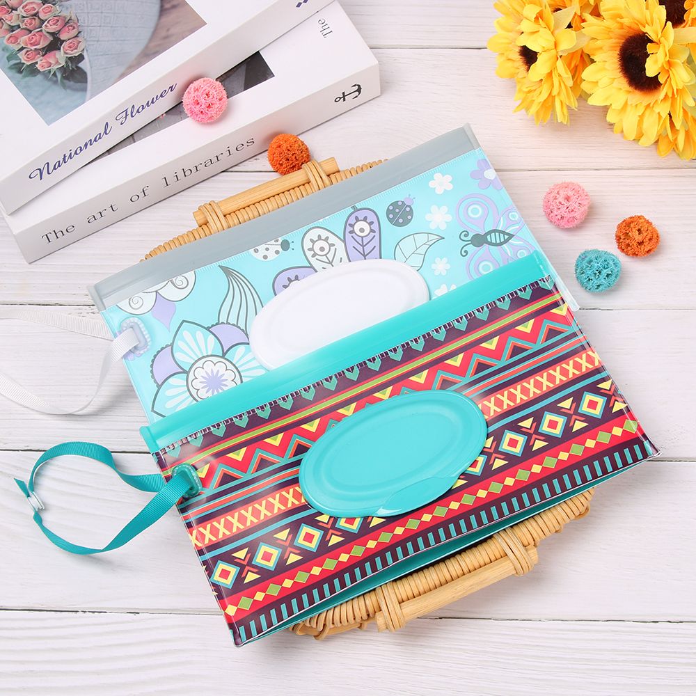 1pcs Cute Outdoor Portable Carrying Case Flip Cover Snap-Strap Cosmetic Pouch Wet Wipes Bag Tissue Box Stroller Accessories