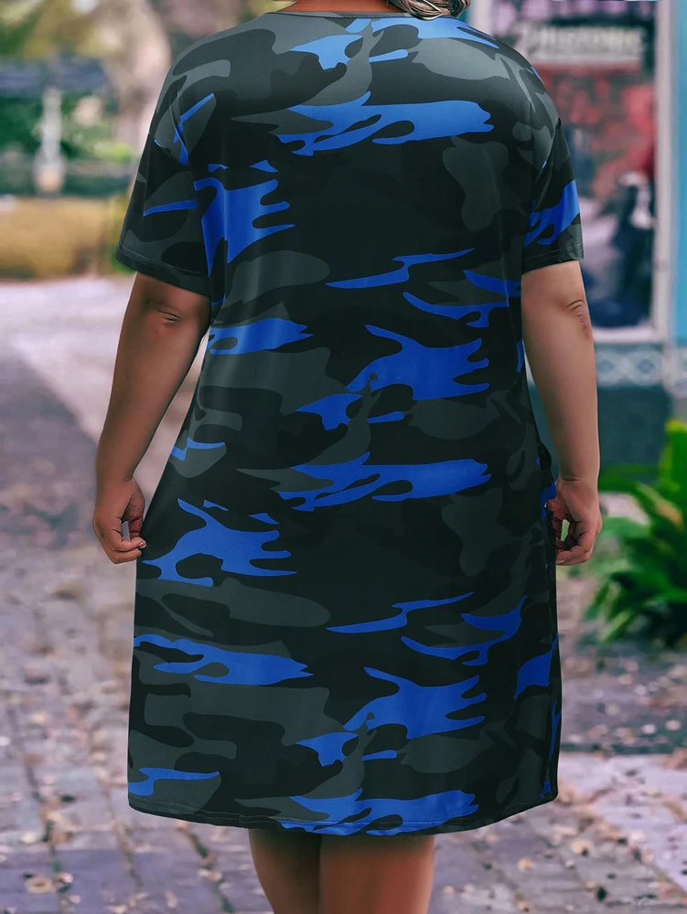 Plus-Size-Kleid mit V-Ausschnitt, Tarndruck, Tasche, kurzärmelig, Sommermodelle, lässig, lockeres Polyestermaterial, 2025, neu