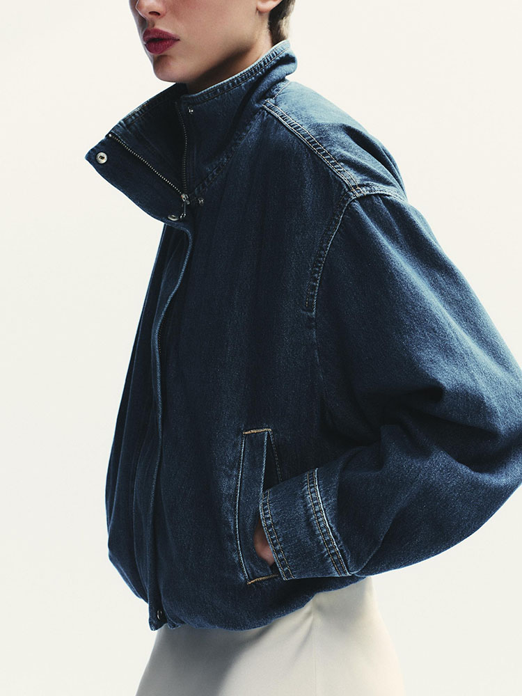 Jaqueta Jeans Fena de Manga Longa com Gola Alta, Confortável e Versátil, Nova Chegada, Estilo Atemporal, Coleção Outono 2025