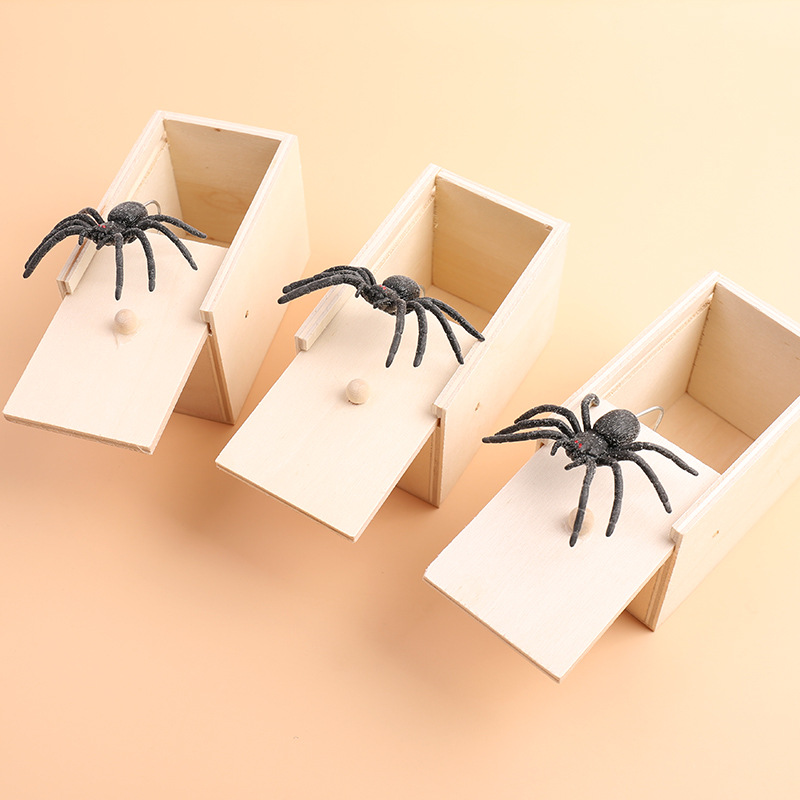 Caja de madera de araña de simulación de juguete complicado, caja de araña de insecto, casa embrujada creativa, diseño de escena de terror, pequeña caja de madera