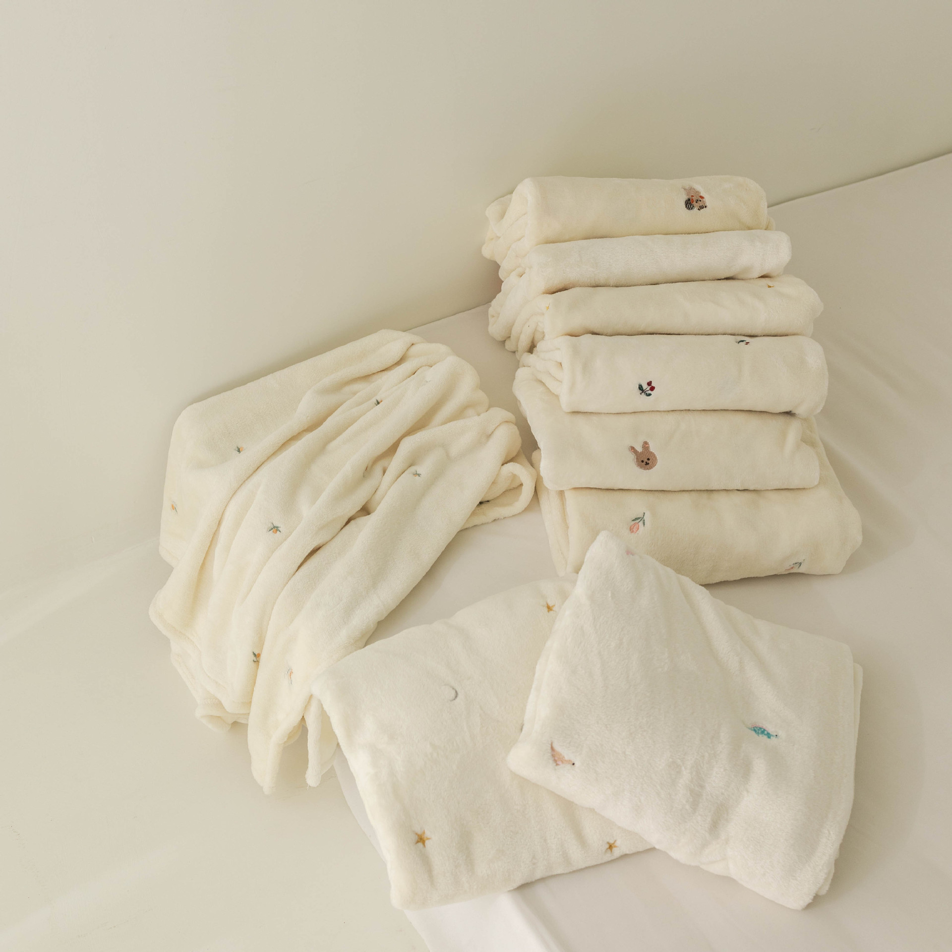 Coperta per neonati in pile Neonato Autunno Inverno Coperte per fasce Morbida e calda Copertura per passeggino Biancheria da letto Orso Ricamo Accessori per neonati