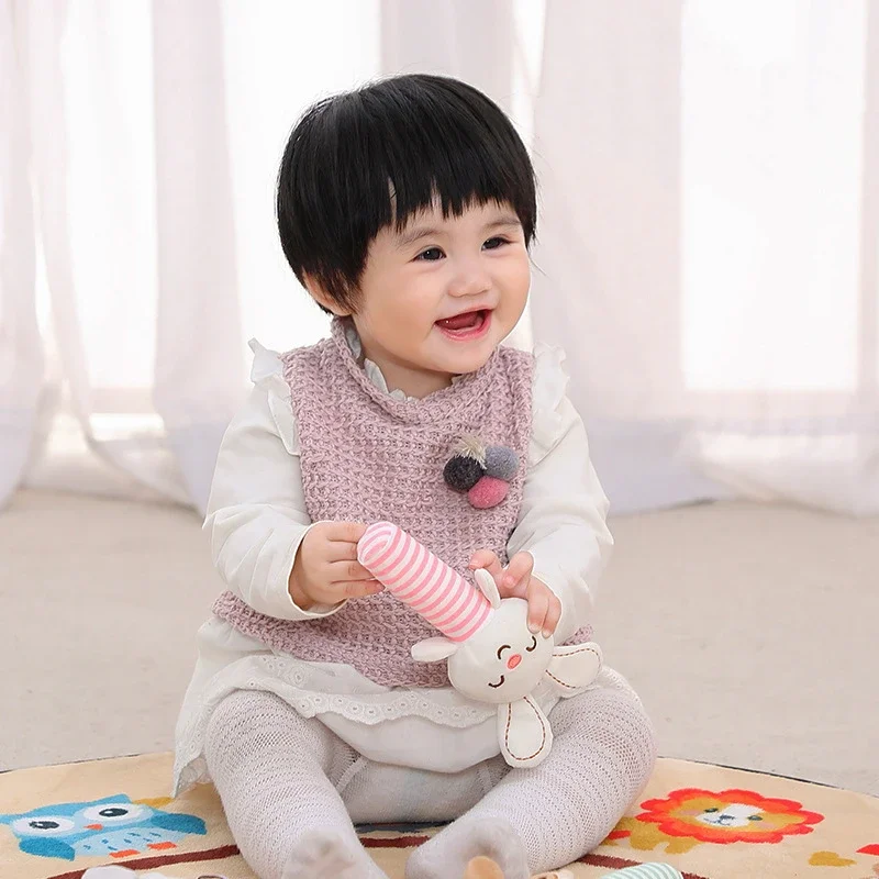 Rattles-赤ちゃん用のぬいぐるみのガラガラ,0〜12か月,黒,白,幼児用ベッド,ベビーカー用の吊り下げ式人形