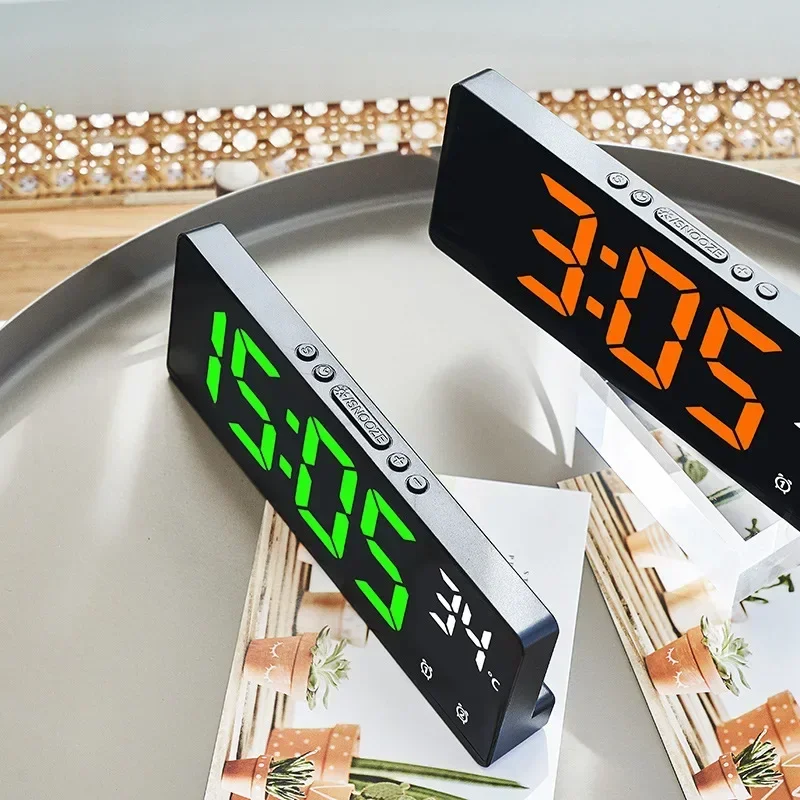Sprachsteuerung Digitaler Wecker Temperatur Dual Alarm Snooze Desktop Tischuhr Nachtmodus 12/24H LED Uhr Uhr Schreibtischuhr