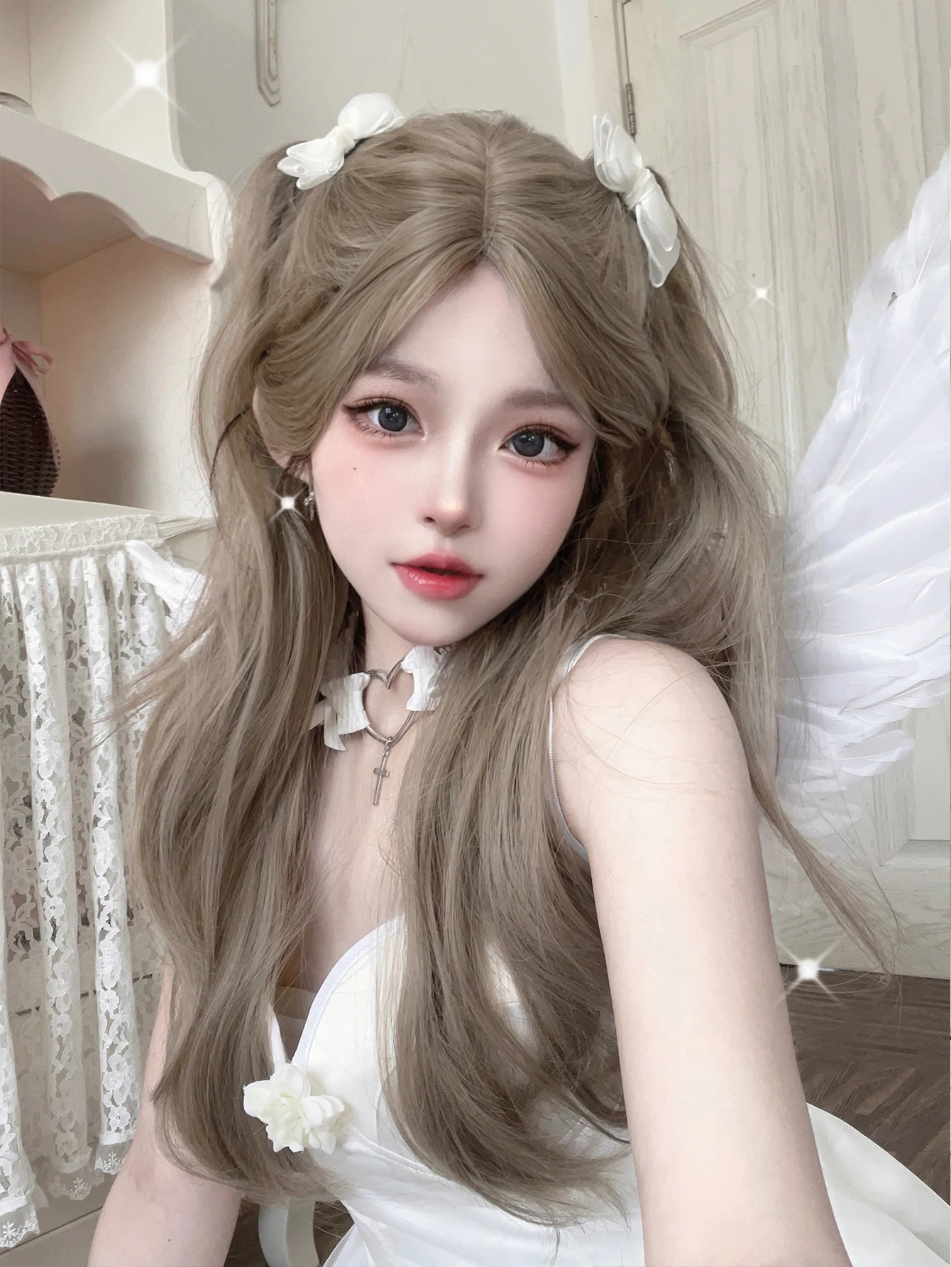 Perucas sintéticas com parte média para mulheres, cabelo longo e ondulado natural, resistente ao calor, festa cosplay, cinza e marrom, 26in