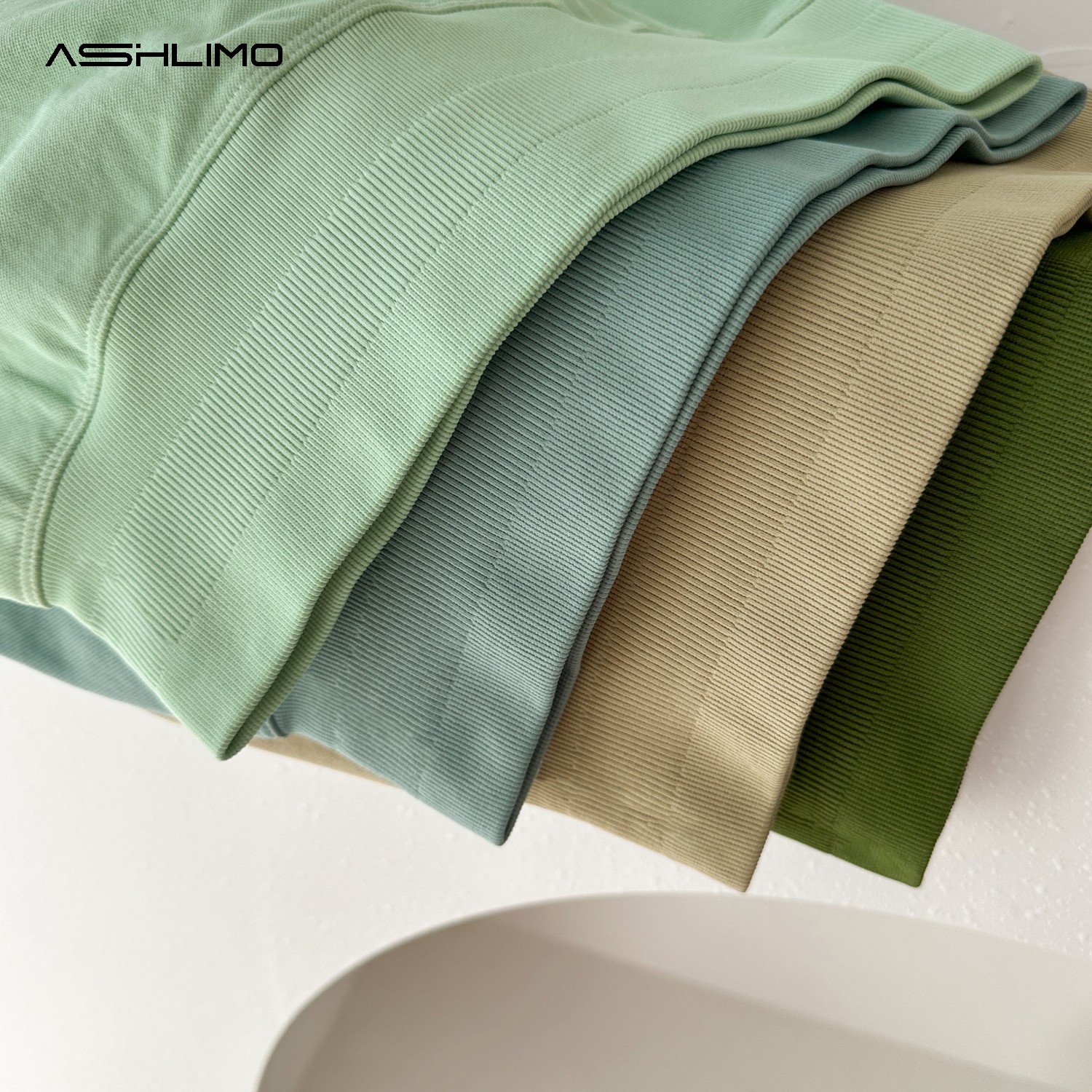 Pantalones cortos de impacto de 4,5 "con logo, pantalones cortos de gimnasio para mujer, deportes de Fitness, banda baja acanalada, entrenamiento, fruncido en el trasero, Yoga, botín, pantalones cortos para correr