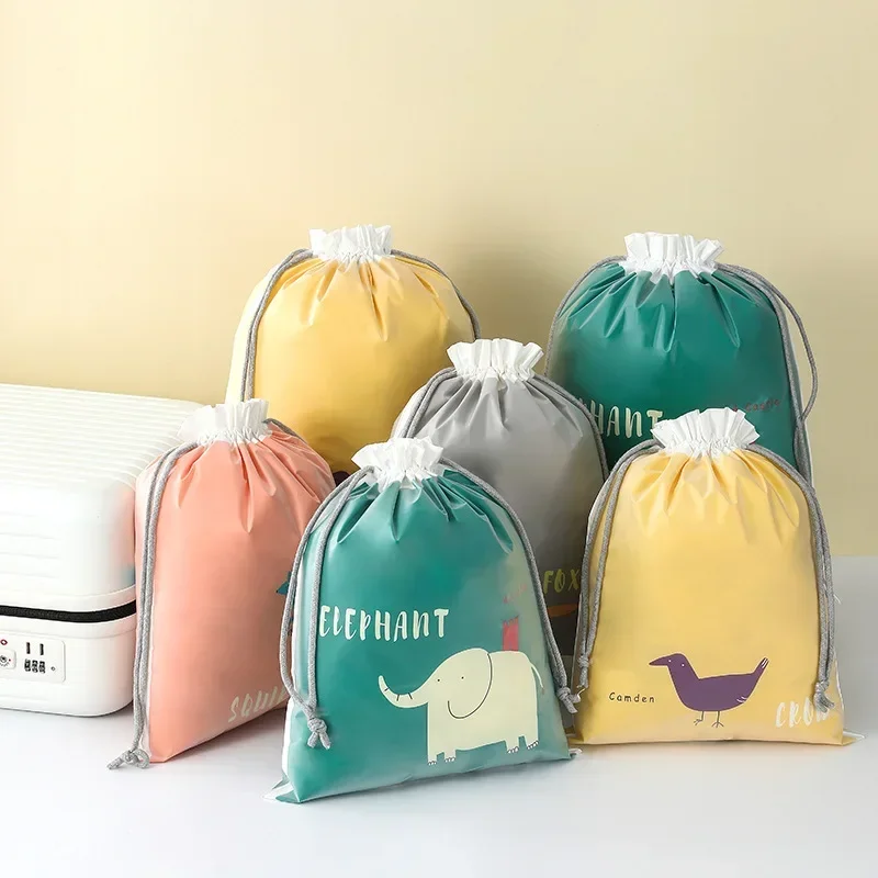 Bonito dos desenhos animados grande capacidade à prova dwaterproof água saco de cordão mãe ao ar livre saco de armazenamento portátil organizador viagem sacos de fraldas