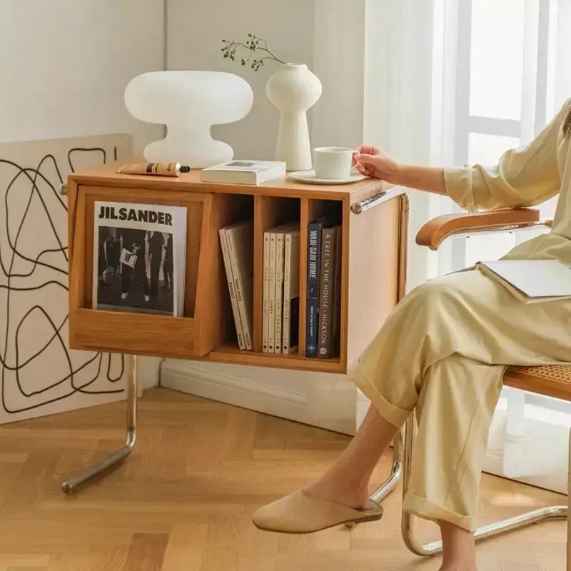 Divano in vero legno nordico Organizzatore di libri Tavolo con bordo mobile Scaffale di stoccaggio antico Portariviste retrò Porta libri in legno Elegante