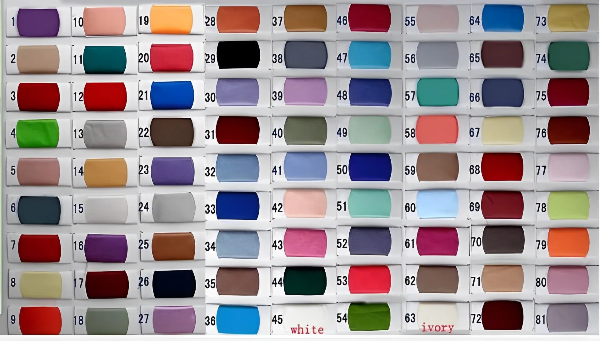 Детское платье с открытыми плечами, бабочками и жемчужинами