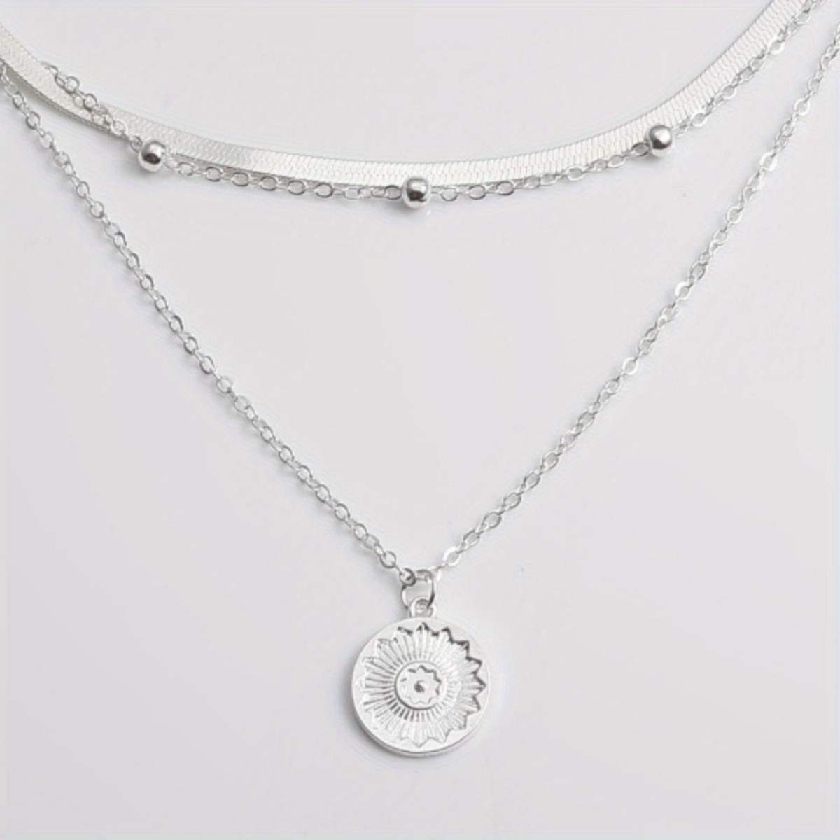 Collar de cadena multicapa, Material de aleación plateado, diseño de tres capas que combina con todo, cadena de hueso de serpiente para mujer con cadena de cuentas redondas