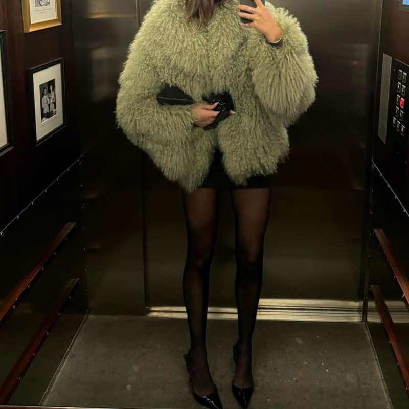 女性のためのエレガントなフェイクファージャケット,長袖,ラペルコート,厚いアウターウェア,新しい秋のファッション,2024