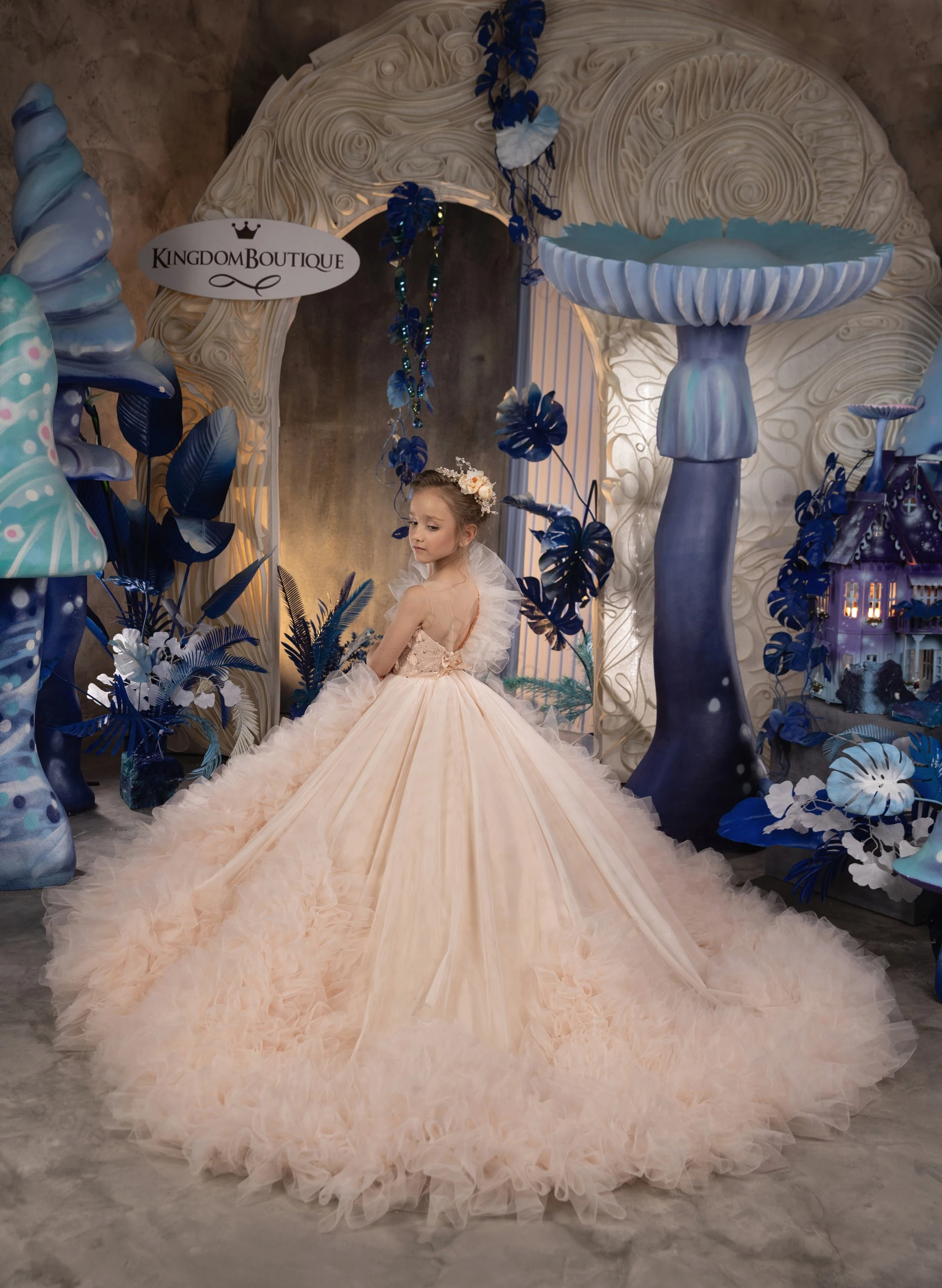 สีชมพูดอกไม้สาวชุดสําหรับงานแต่งงาน Puffy Sequins Applique ฉัตรแขนกุดเด็กวันเกิดชุดหรูหราชุดเจ้าหญิง