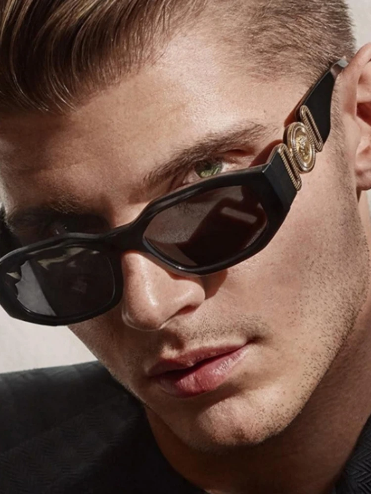 Un par de gafas de sol de PC para hombres y mujeres con las nuevas gafas de sol Retro de alto valor, gafas de sol de moda, celebridades en línea con ojo de gato.