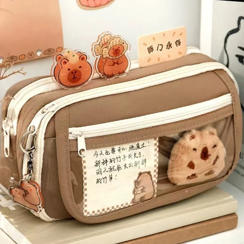 Estuche para lápices de dibujos animados de capibara, estuche para lápices de gran capacidad con broches, pegatinas, clips, llaveros, suministros escolares, regalo de papelería