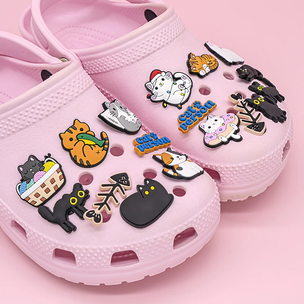 1/50 Uds. Accesorios de colgantes para zapatos de gatos bonitos, decoración de zapatos de gato naranja y negro, Pin de zueco de hueso de pescado para mujer, regalo para niñas