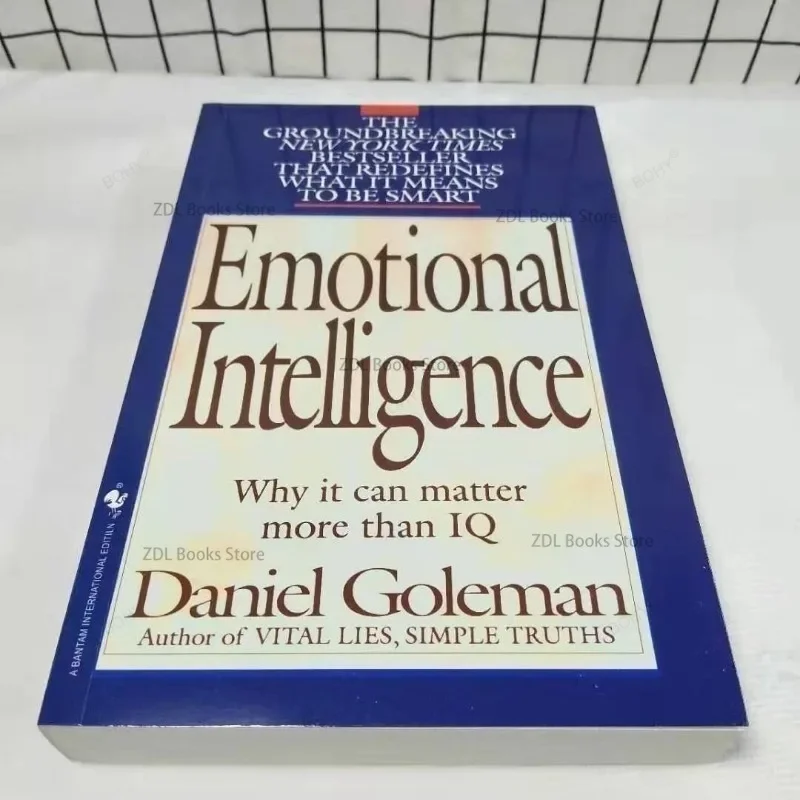 ความฉลาดทางอารมณ์ โดย Goleman ทําไม EQ เป็นสิ่งสําคัญมากกว่าหนังสือการเติบโตส่วนบุคคลที่สร้างแรงบันดาลใจทางจิตวิทยา IQ