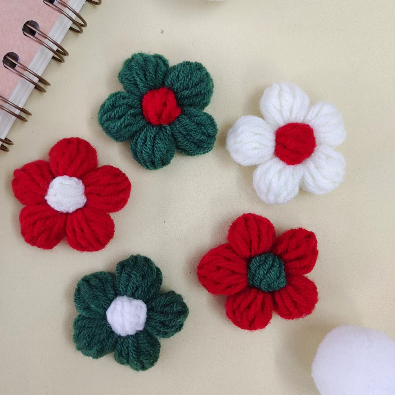 4cm Wolle Puff Blumen Patch DIY 10 Stück hand gewebte Blumen haken Blumen kleidung Hochzeit Accessoires