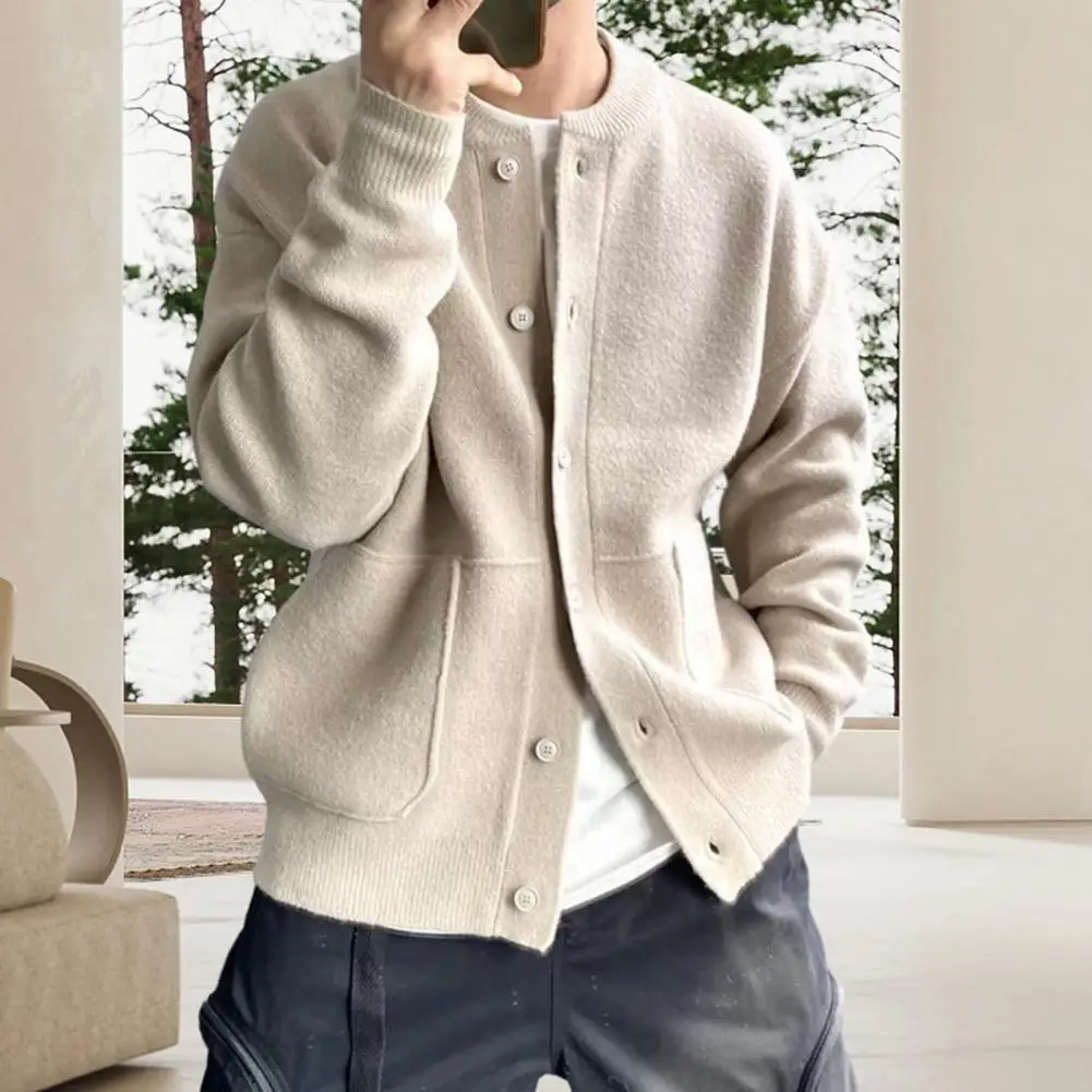 คาร์ดิแกนแฟชั่นสำหรับเสื้อกันหนาวแบบถักของผู้ชายใหม่เสื้อแจ็คเก็ตคอกลมทรงหลวมเสื้อสเวตเตอร์โค้ทสไตล์บูติกแบบเรียบง่ายสำหรับฤดูใบไม้ผลิ2024