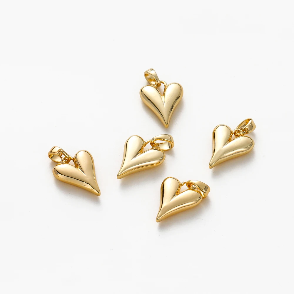 ジュエリー作りのためのピーチハートチャーム、18k金メッキ、小さなペンダントアクセサリー、DIYイヤリングとネックレス、4個