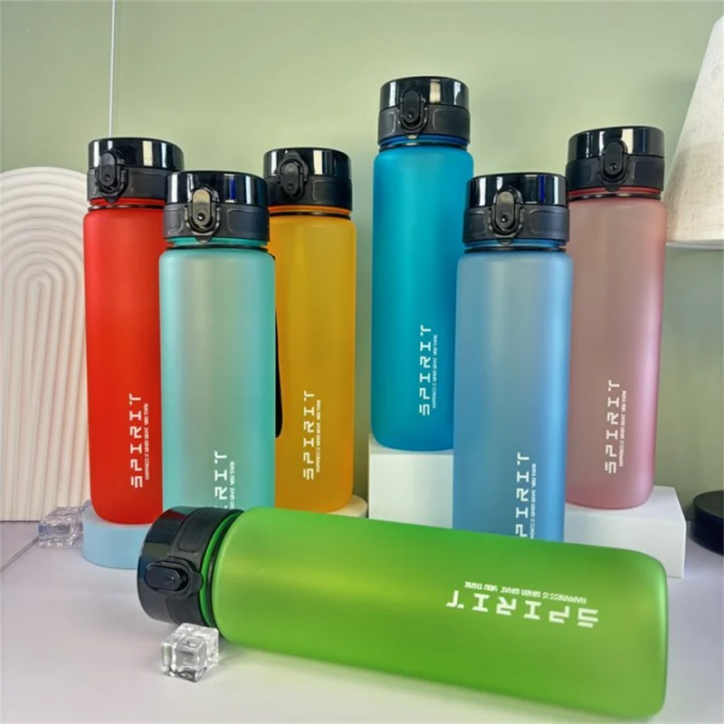Bottiglia d'acqua sportiva da 1 litro Bottiglia per bere portatile a tenuta stagna in plastica ad alta capacità per fitness Tazze sportive per escursionismo da campeggio