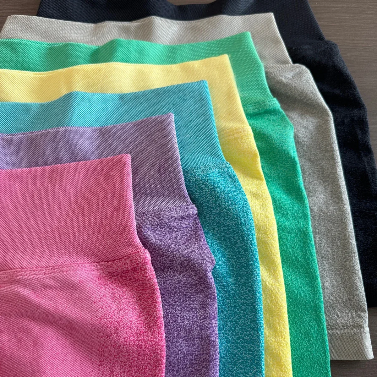 Pantalones cortos Ignite para mujer, pantalones cortos superelásticos sin costuras para Yoga, pantalones cortos de entrenamiento para motorista, mallas cortas para Fitness y gimnasio