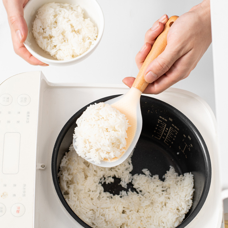 1PC houten handvat siliconen rijstlepel, huishoudelijke rijstkoker, rijstlepel, bestand tegen hoge temperaturen, rijstlepel met antiaanbaklaag