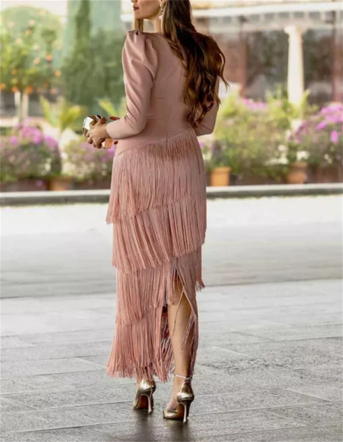 ที่กําหนดเอง Elegant สีชมพูอย่างเป็นทางการชุดภาษาฝรั่งเศสคํา V คอแขนยาวพู่ชุดราตรีสุภาพสตรีลูกวัวความยาวชุดราตรี