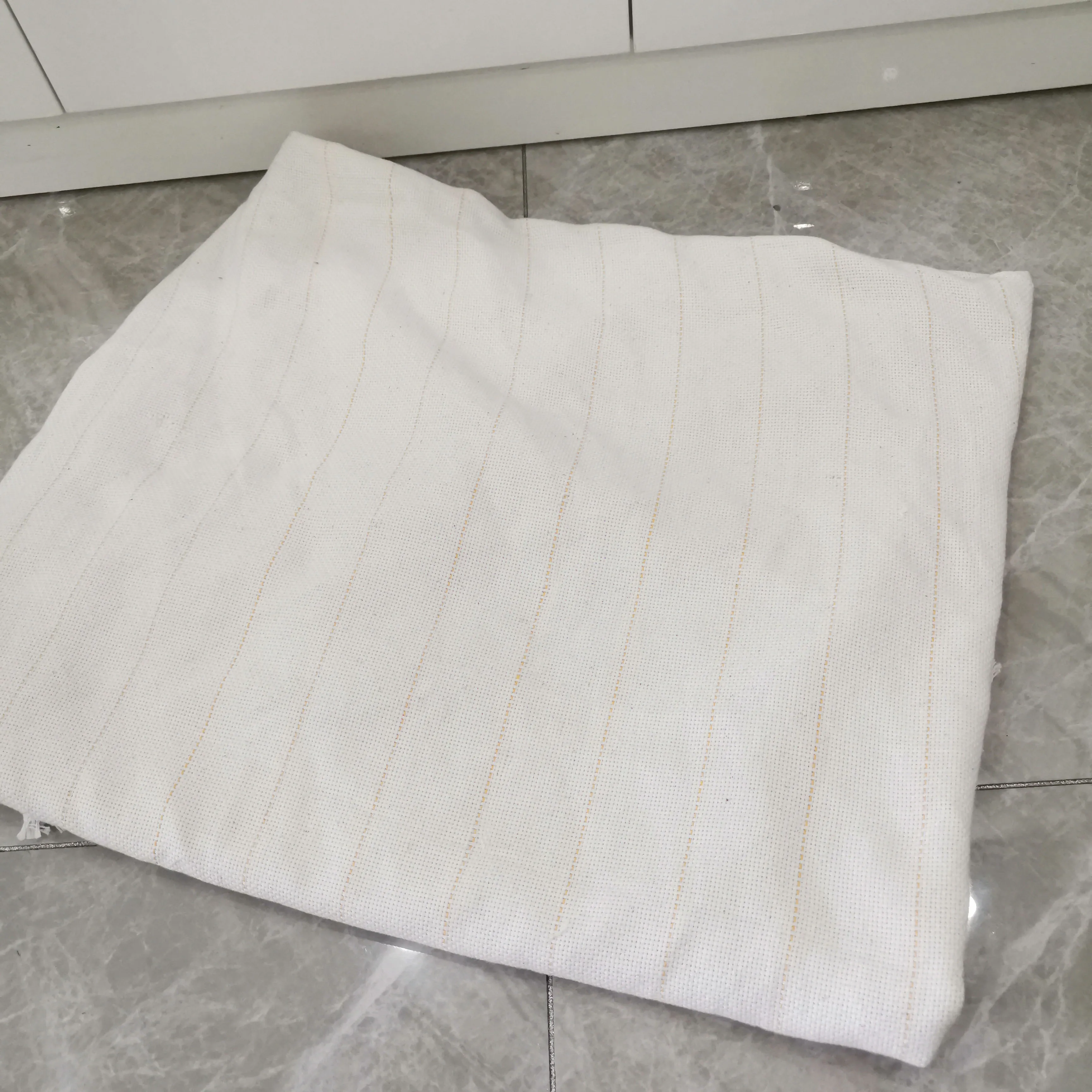 Tessuto di supporto in tessuto per pistola per trapuntatura in poliestere per utilizzare pistole per trapuntatura per tappeti (1,5 Mx4 M) Sfondo beige Linea in poliestere resistente alle macchie