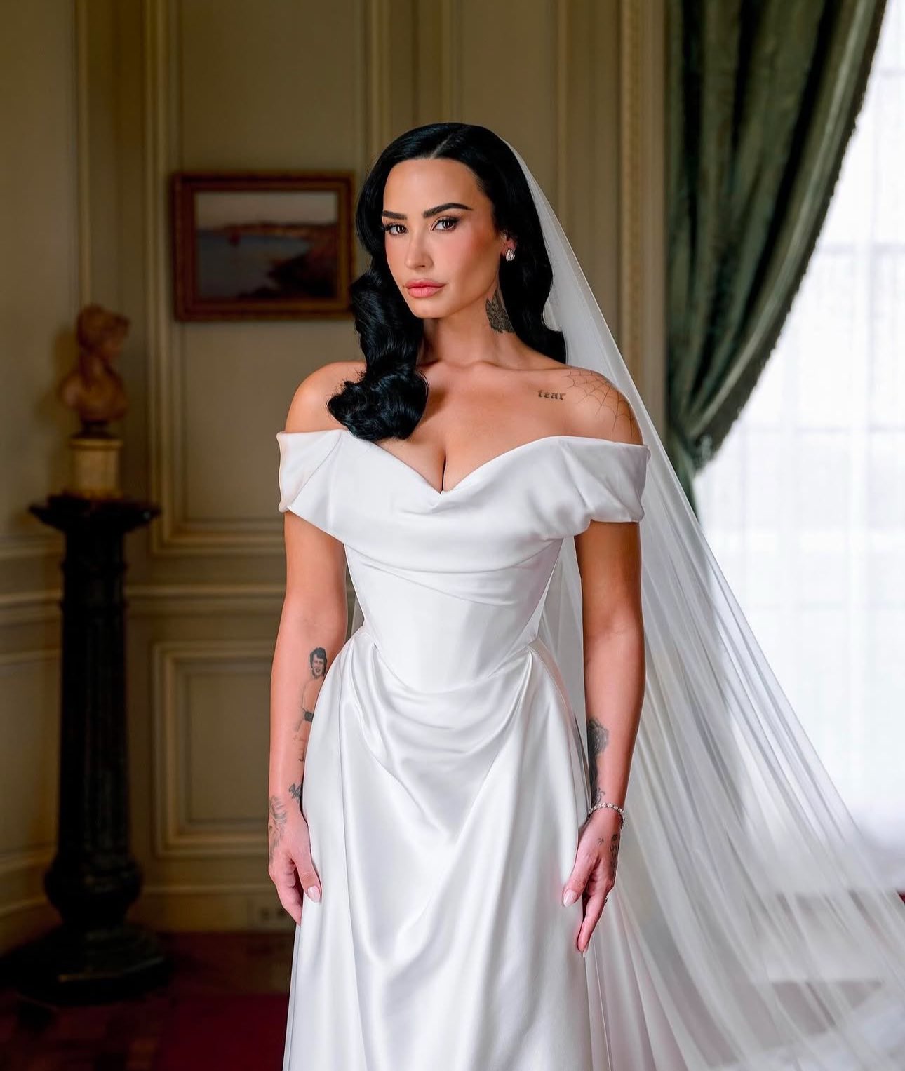 Charming Off The Shoulder Sweethart Pleat Satin Mermaid Wedding Dresses Sweep Train 2026 Vestido De Noival