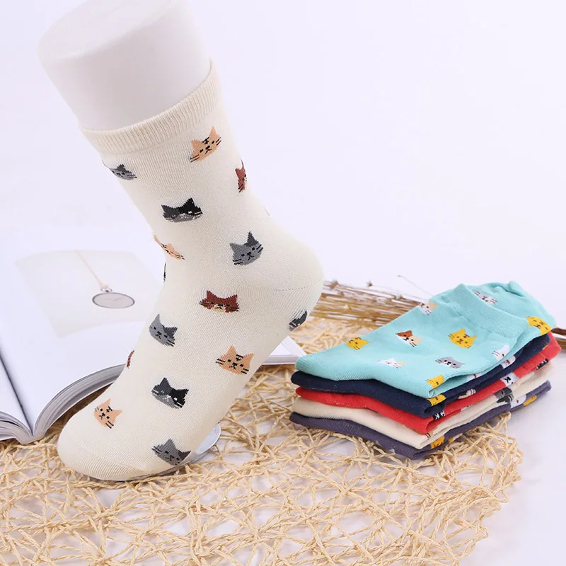 5 pares de calcetines de tubo medio con estampado de gato para mujer, patrones de dibujos animados multicolores a la moda, calcetines informales transpirables suaves y cómodos