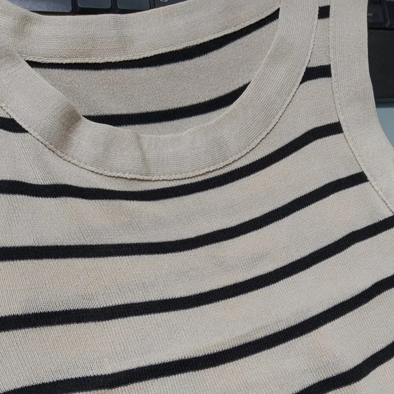 Nuevo chaleco para mujer, top de verano con temperamento de borde ancho a rayas, camisa inferior sin mangas de punto corto