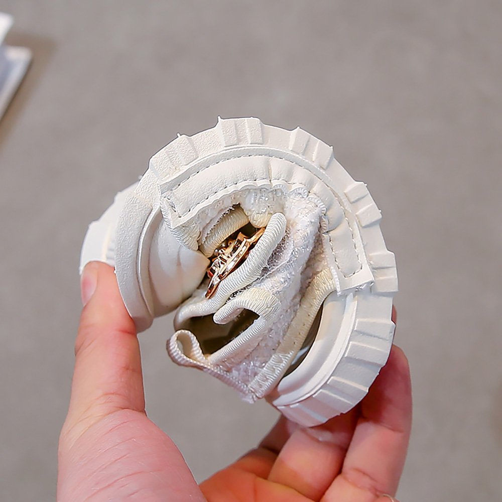 Sandales d'été de Style coréen pour filles, chaussures de plage de luxe avec perles et fleurs pour enfants, sandales ergonomiques à semelles souples pour filles