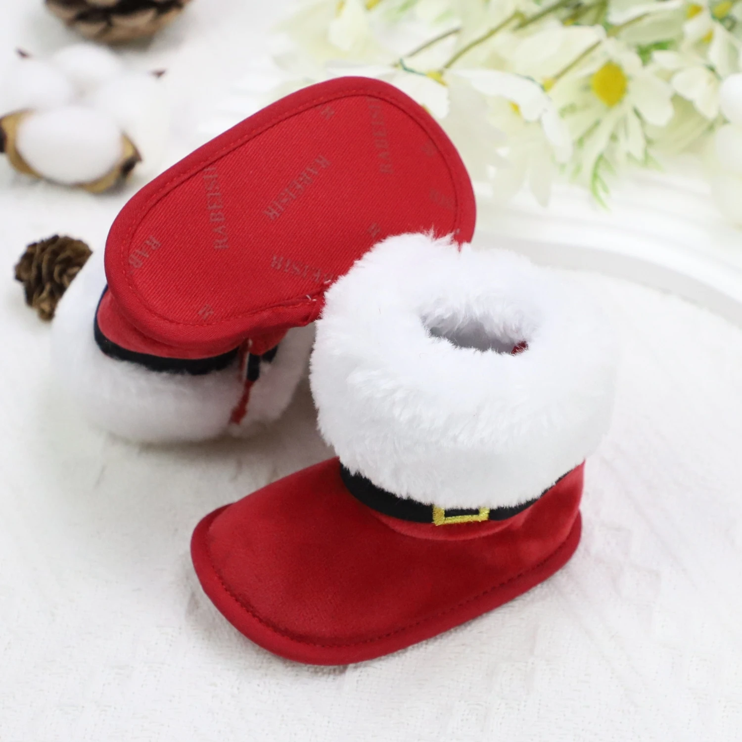 Sapatos infantis para bebês, botas fofas de pelúcia com coração, quentes e antiderrapantes, adequadas para festival e festas, estilo inverno