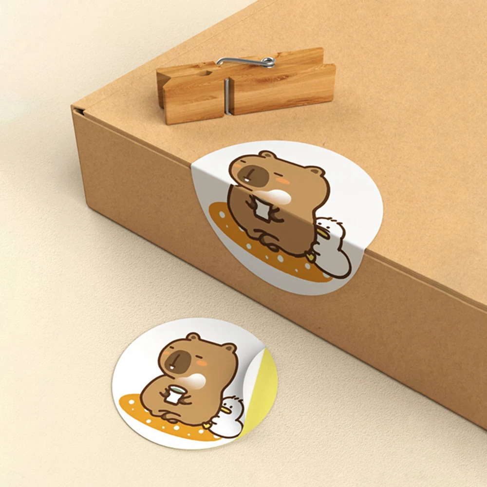 500pcs 롤 귀여운 Capybara 스티커 만화 애니메이션 낙서 미적 장식 수하물 노트북 컵 전화 책 어린이 스티커 장난감