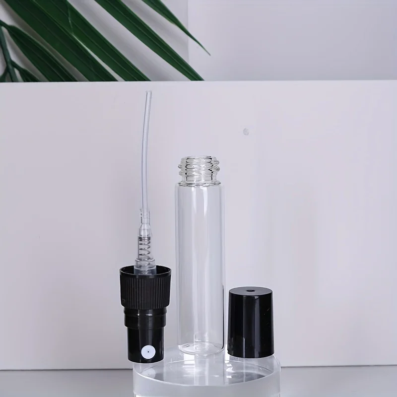 50 pezzi + 4 accessori Mini flaconi spray da 5 ml, con 50 flaconi spray, 1 imbuto, 1 pipetta, 1 dispenser, 1 pipetta caricata a molla