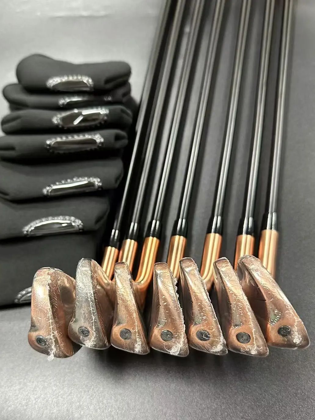 Nueva marca de hierros de golf, juego de colores cobre P 790 456789 p con eje y agarre P790 juego de hierro para palos de Golf 8 Uds cubierta de cabeza envío gratis