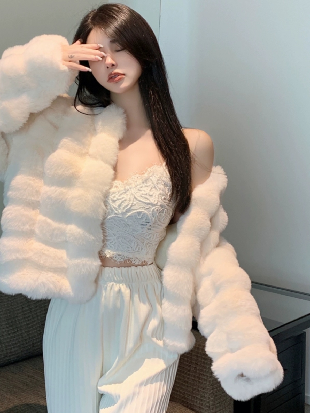 Young Women's Faux Rabbit Fur Coat Winter Thickened Eco-friendly Lamb Fur Short Plush Coat Korean Sle Commute Wave Element