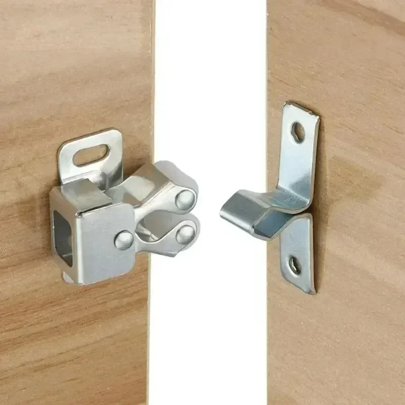 Premere la fibbia della porta dell'armadio di casa Tocca la perla Fibbia magnetica per porta dell'armadio con doppia ruota a molla fissa