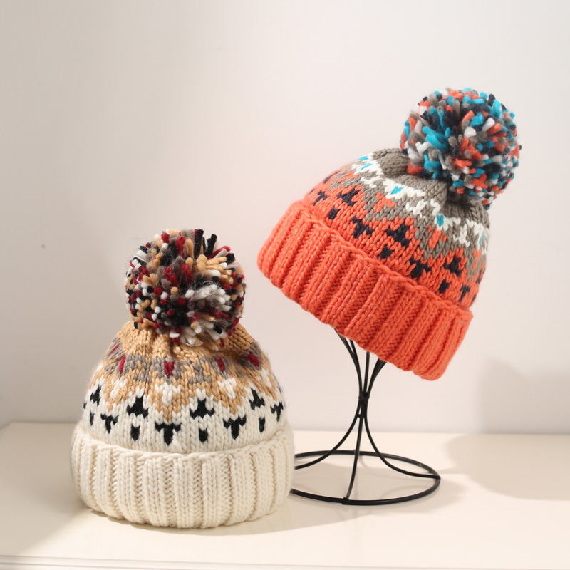 スキーカシミヤ女性の冬の帽子秋ビーニーポンポン暖かいウール Skullies 卸売アクリルビーニー冬の帽子女性のための